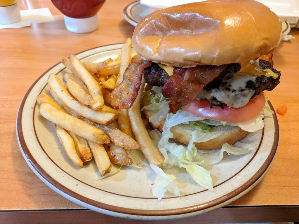 Village Inn | bakery | 2929 N Mesa St, El Paso, TX 79902, USA | 9155440229 OR +1 915-544-0229