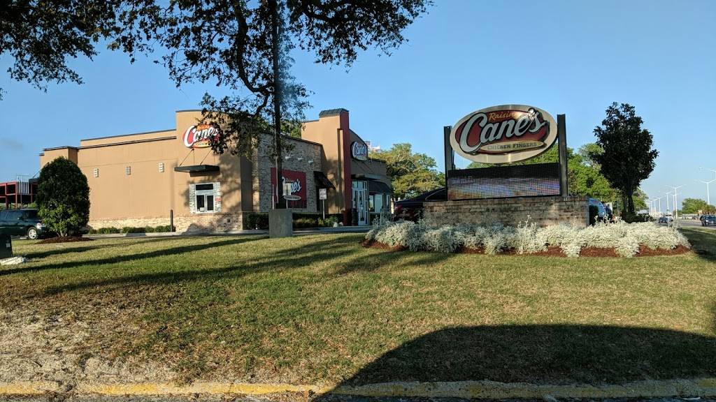 Raising Canes Chicken Fingers | meal takeaway | 2590 Beach Blvd, Biloxi, MS 39531, USA | 2285946667 OR +1 228-594-6667