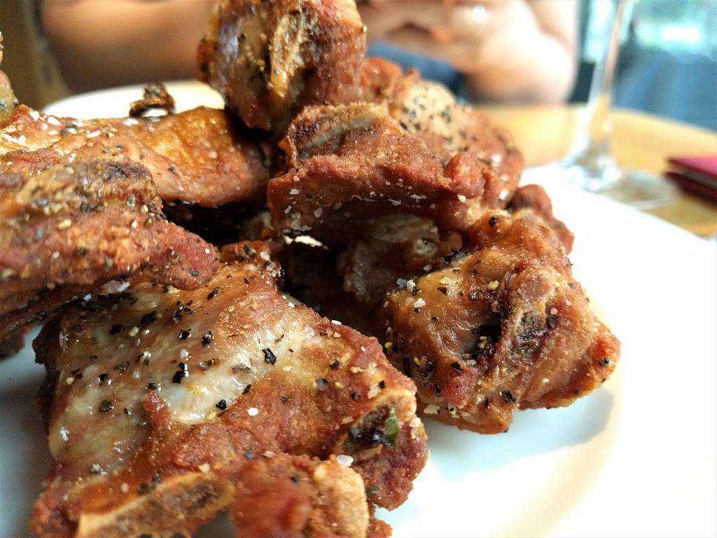 Earls Kitchen + Bar | restaurant | 1538 N Clybourn Ave a108, Chicago, IL 60610, USA | 3129293952 OR +1 312-929-3952