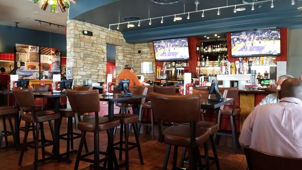 Red Robin Gourmet Burgers and Brews | restaurant | 26522 Towne Centre Dr, Foothill Ranch, CA 92610, USA | 9492978200 OR +1 949-297-8200