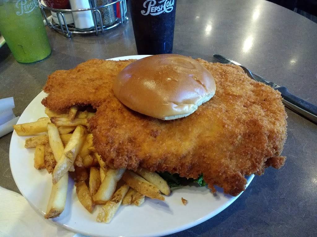 Jerseys Pub & Grub | restaurant | 5761 C St SW, Cedar Rapids, IA 52404, USA | 3198482210 OR +1 319-848-2210