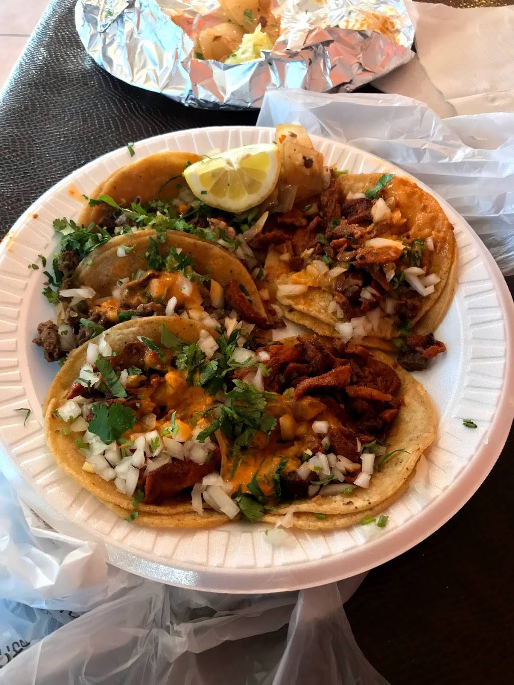 Tacos Los 3 Reyes | restaurant | 1610 Old Bayshore Hwy, San Jose, CA 95112, USA | 4084519709 OR +1 408-451-9709