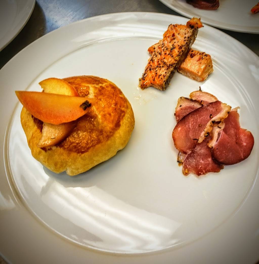 35 Brix | restaurant | Heritage Crossing Plaza, 3875 Massillon Rd, Uniontown, OH 44685, USA | 3308999200 OR +1 330-899-9200