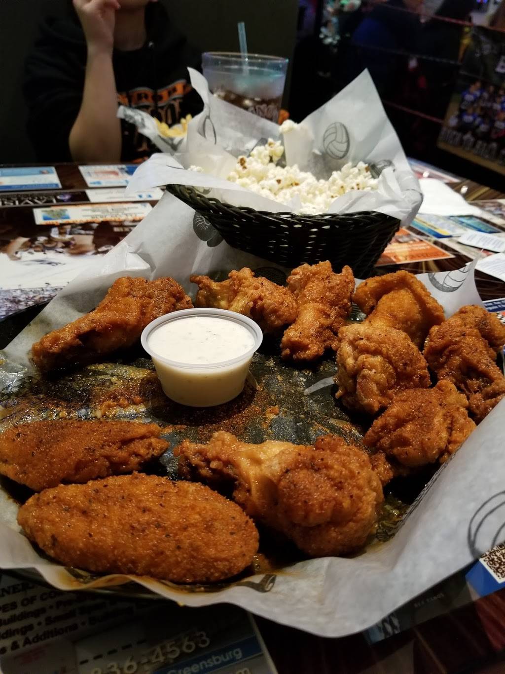 Dinos Sports Lounge | restaurant | 1020 Towne Square Dr, Greensburg, PA 15601, USA | 7246910182 OR +1 724-691-0182