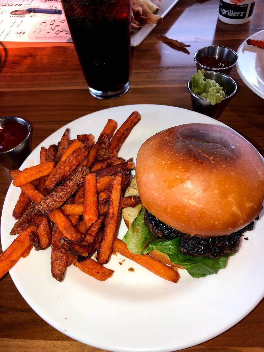 Hy-Vee Market Grille | restaurant | 8200 42nd Ave N, New Hope, MN 55427, USA | 7635317472 OR +1 763-531-7472