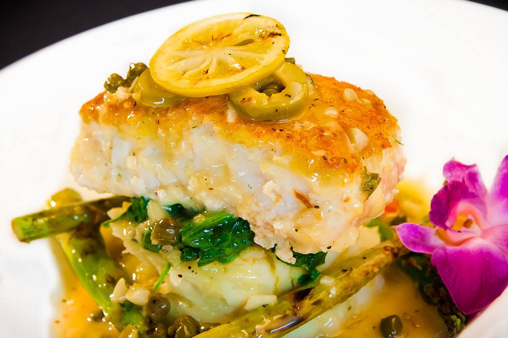 Market Broilers MB Grille | restaurant | 1161 Simi Town Center Way, Simi Valley, CA 93065, USA | 8052107640 OR +1 805-210-7640