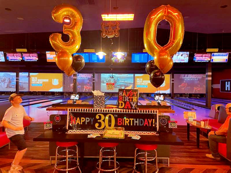 Bowlero Romeoville | restaurant | 735 Center Blvd, Romeoville, IL 60446, USA | 6303782695 OR +1 630-378-2695