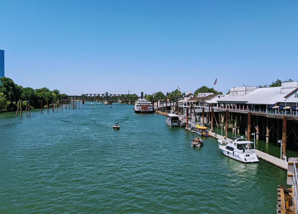 Joes Crab Shack | restaurant | 1210 Front St, Sacramento, CA 95814, USA | 9165534249 OR +1 916-553-4249