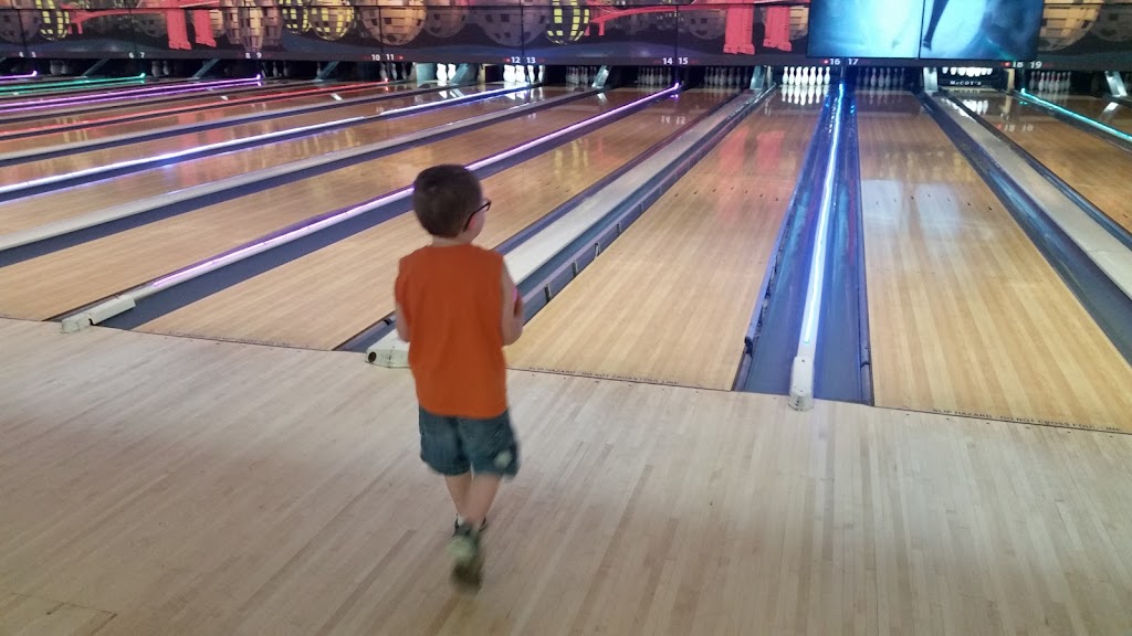 Thunderbowl | restaurant | 1900 Madison Ave, Council Bluffs, IA 51503, USA | 7123282374 OR +1 712-328-2374