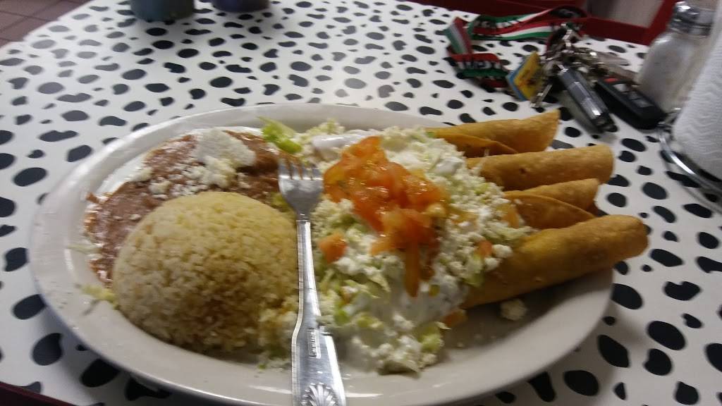 Taqueria y Tortas El Regio | restaurant | 104 NE 19th St, Grand Prairie, TX 75050, USA | 9722623433 OR +1 972-262-3433