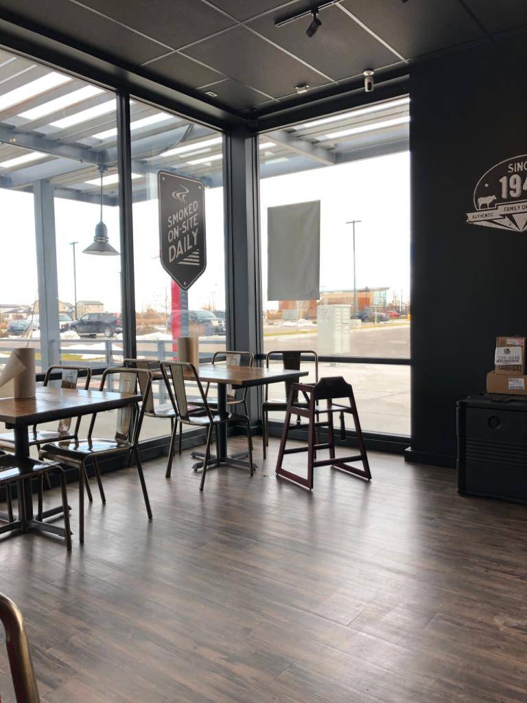 Dickeys Barbecue Pit | restaurant | 4906 Tower Rd Ste 150, Denver, CO 80249, USA | 3039933357 OR +1 303-993-3357