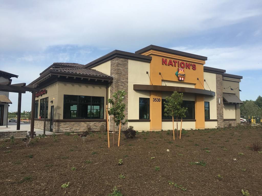 Nations Giant Hamburgers | restaurant | 3530 Truxel Rd, Sacramento, CA 95834, USA | 9165757622 OR +1 916-575-7622