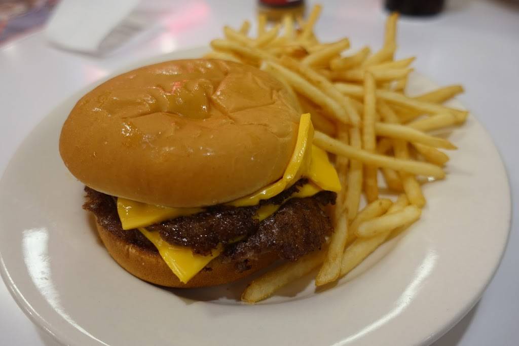 Steak n Shake | restaurant | 7510 W 63rd St, Overland Park, KS 66202, USA | 9132621800 OR +1 913-262-1800
