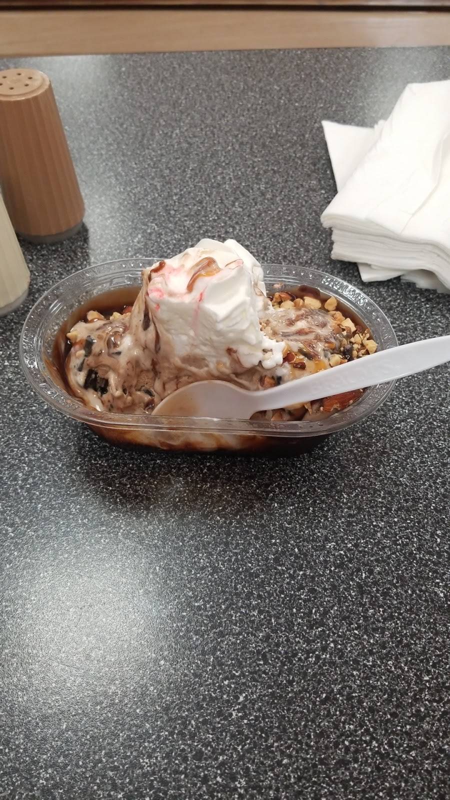 Braums Ice Cream & Burger Restaurant | restaurant | 6450 North Fwy, Fort Worth, TX 76137, USA | 8178478114 OR +1 817-847-8114