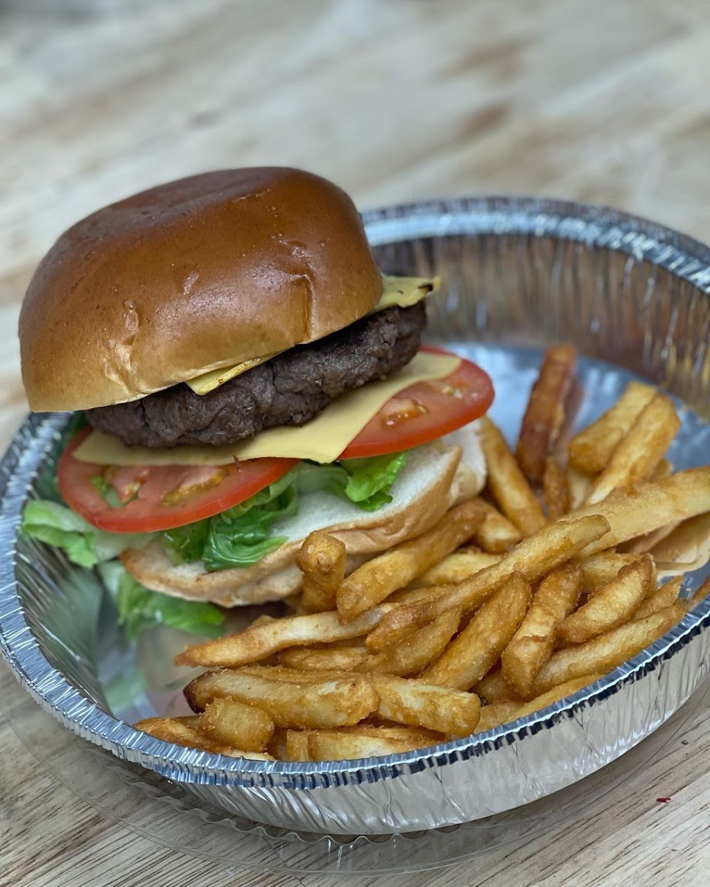 Schwartz’s Bagels & Backyard Burgers | restaurant | 1395 Montauk Hwy, Copiague, NY 11726, USA | 6314504401 OR +1 631-450-4401