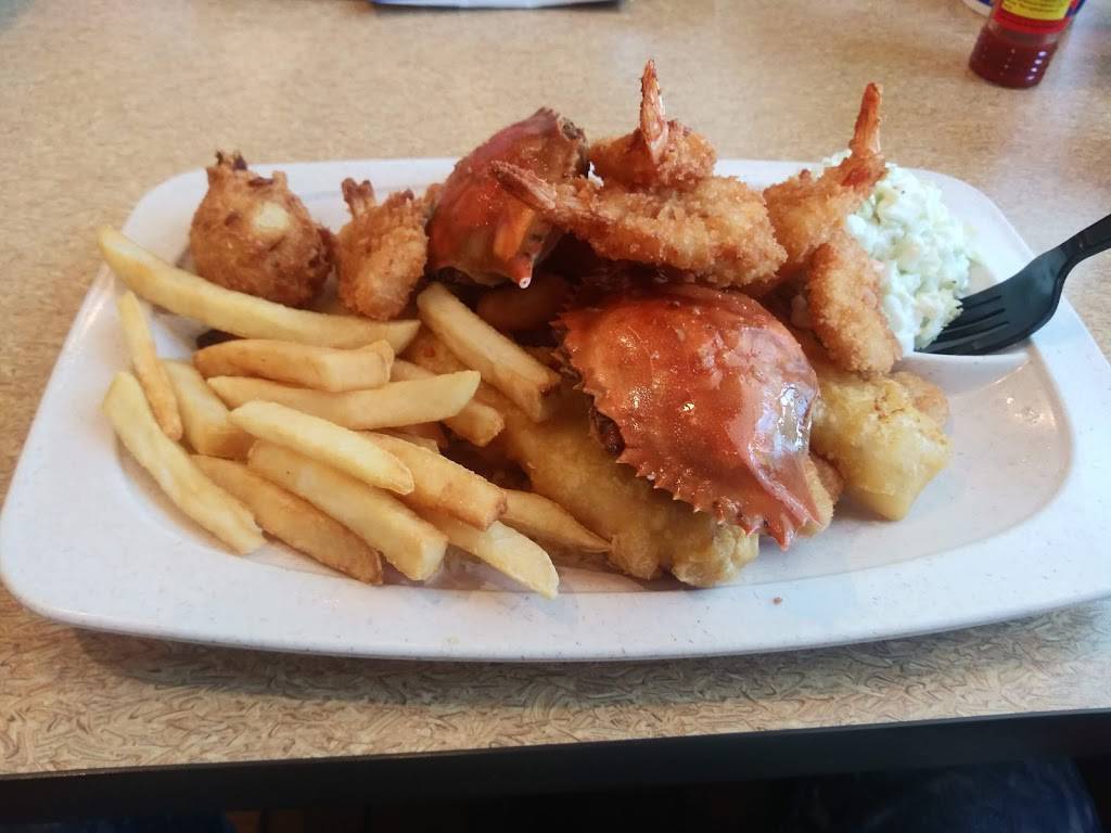 Captain Ds | restaurant | 2514 S French Ave, Sanford, FL 32771, USA | 4073233410 OR +1 407-323-3410