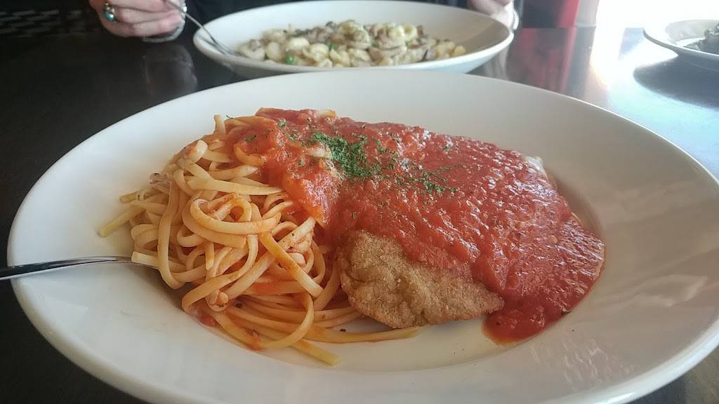 Lina Linguinis Pasta & Grille | restaurant | 111 Fouth Ave, Ridley Square, St. Catharines, ON L2S 3P5, Canada | 9059845462 OR +1 905-984-5462