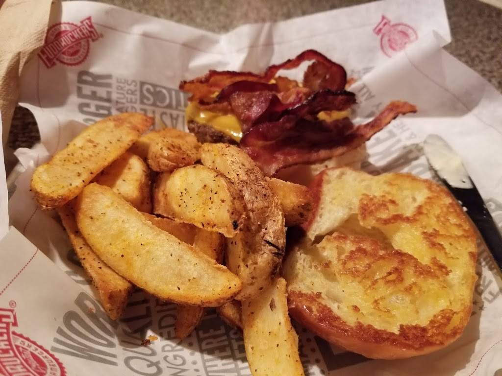 Fuddruckers | restaurant | 1801 Bush River Rd, Columbia, SC 29210, USA | 8037983775 OR +1 803-798-3775