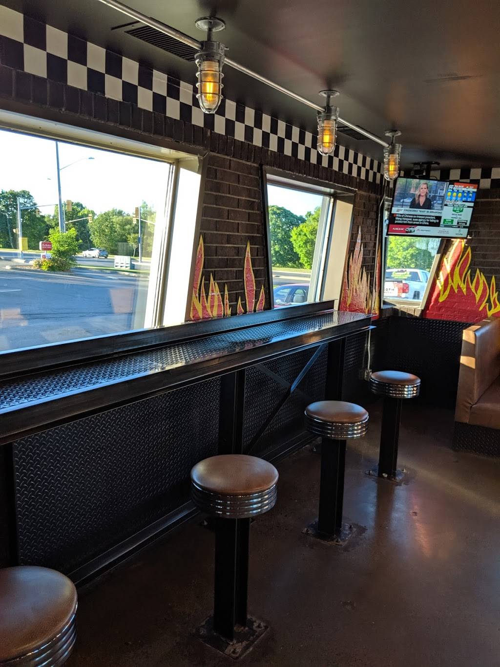 Big Boys Burgers | restaurant | 743 William St, Cobourg, ON K9A 3A7, Canada | 9053720123 OR +1 905-372-0123