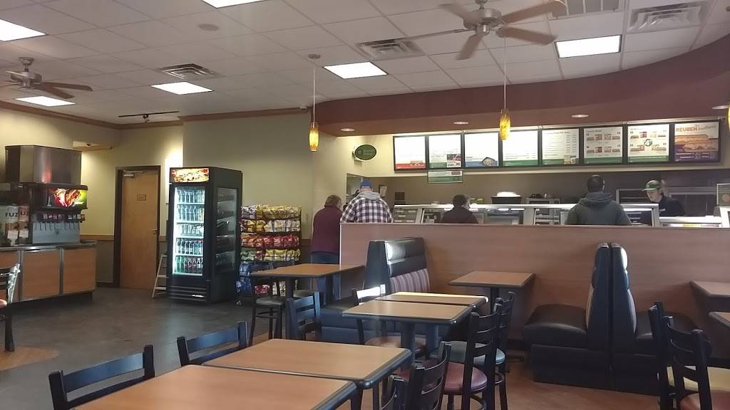 Subway | restaurant | 135 N Market St, Elizabethtown, PA 17022, USA | 7173678585 OR +1 717-367-8585