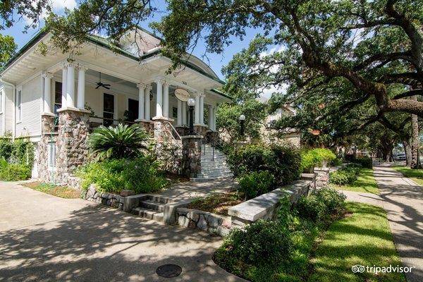 Canal Street Inn | night club | 3620 Canal St, New Orleans, LA 70119, USA | 5044833033 OR +1 504-483-3033