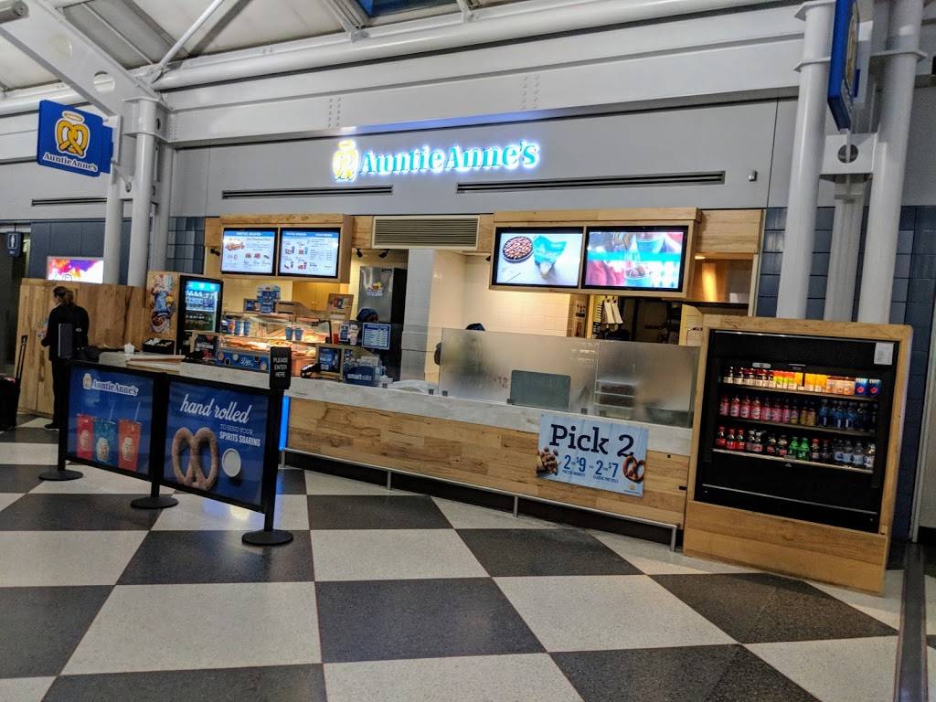 Auntie Annes Pretzels | cafe | 10000W, Chicago, IL 60666, USA | 7738944616 OR +1 773-894-4616