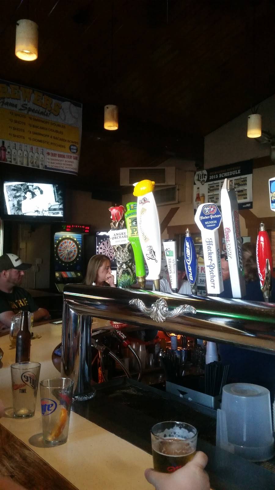 Fin n Feather | restaurant | 4060 W Loomis Rd, Milwaukee, WI 53221, USA | 4142824410 OR +1 414-282-4410