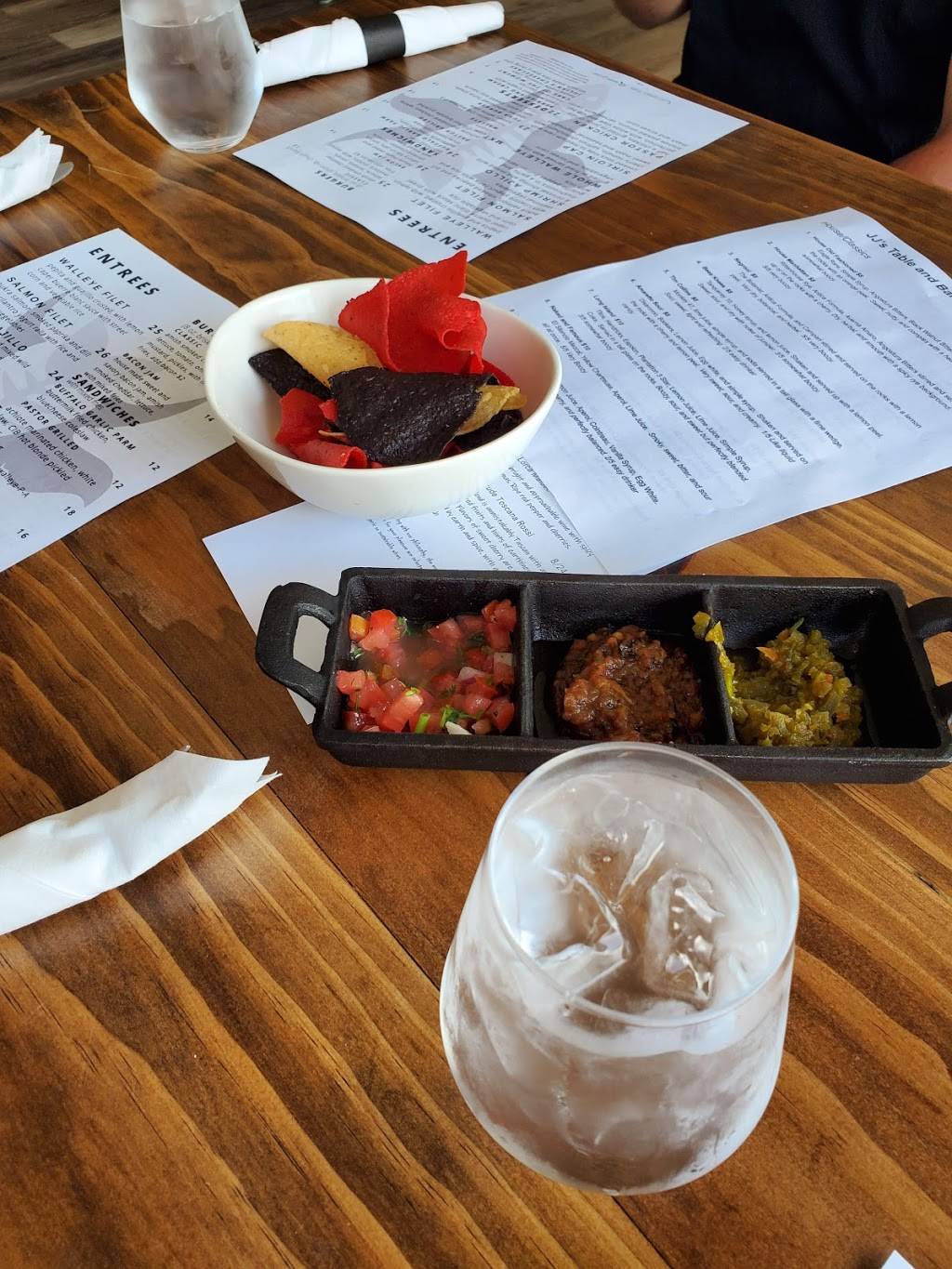 JJs Table and Bar | restaurant | 6982 E Harbor Rd, Lakeside Marblehead, OH 43440, USA | 4199607085 OR +1 419-960-7085