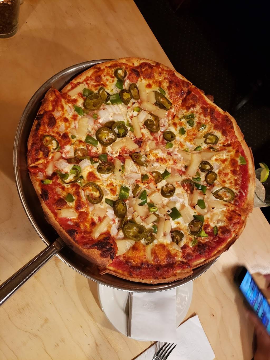 Sams Restaurant | restaurant | 36 Newtown Ln, East Hampton, NY 11937, USA | 6313245900 OR +1 631-324-5900