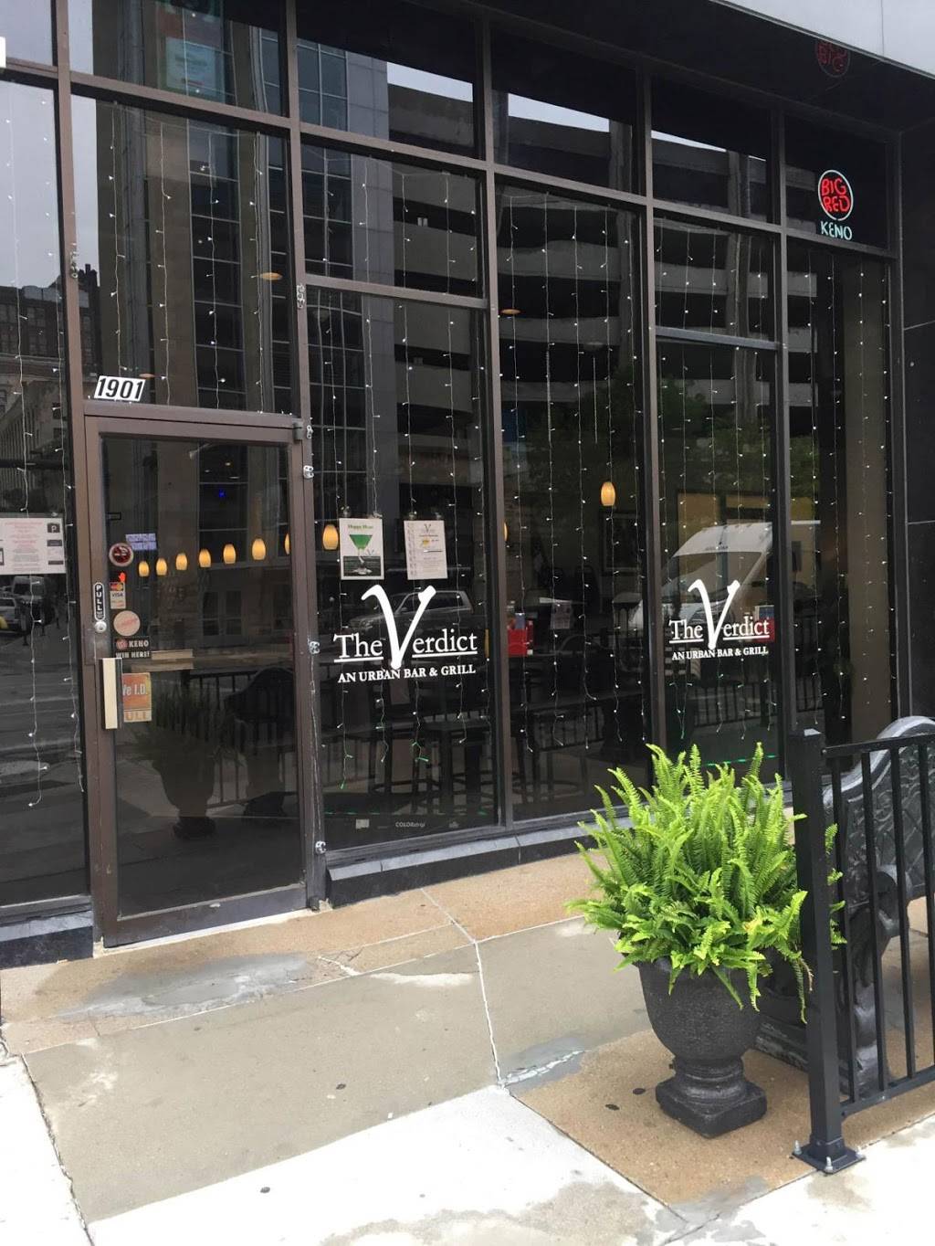 The Verdict Bar & Grill | restaurant | 1901 Harney St, Omaha, NE 68102, USA | 4029998336 OR +1 402-999-8336