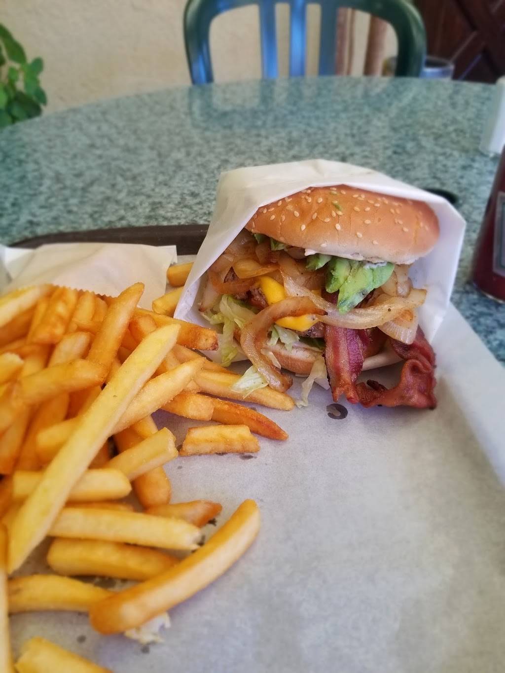 Boulevard Burgers | restaurant | 21718 Ventura Blvd, Woodland Hills, CA 91364, USA | 8187036005 OR +1 818-703-6005