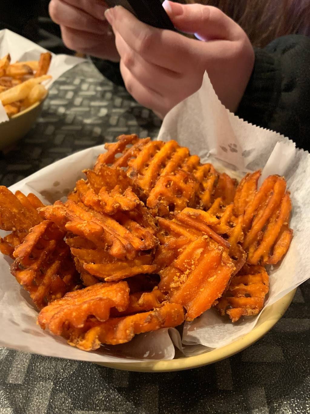 Stellas Bar & Grill | restaurant | 106 Galvin Rd S, Bellevue, NE 68005, USA | 4022916088 OR +1 402-291-6088