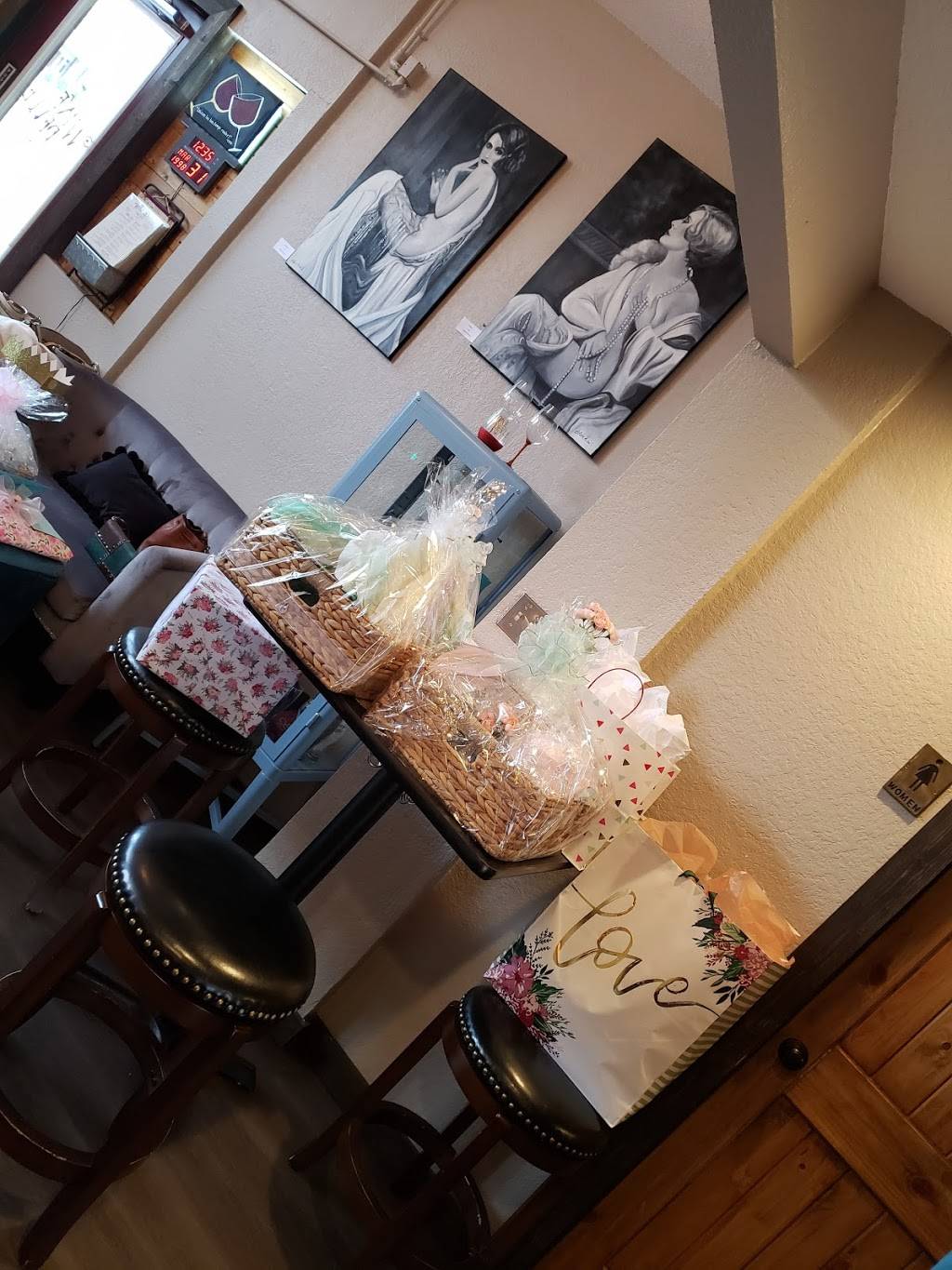 Wine Revue | restaurant | 219 Parking Way, Lake Jackson, TX 77566, USA | 9792928180 OR +1 979-292-8180