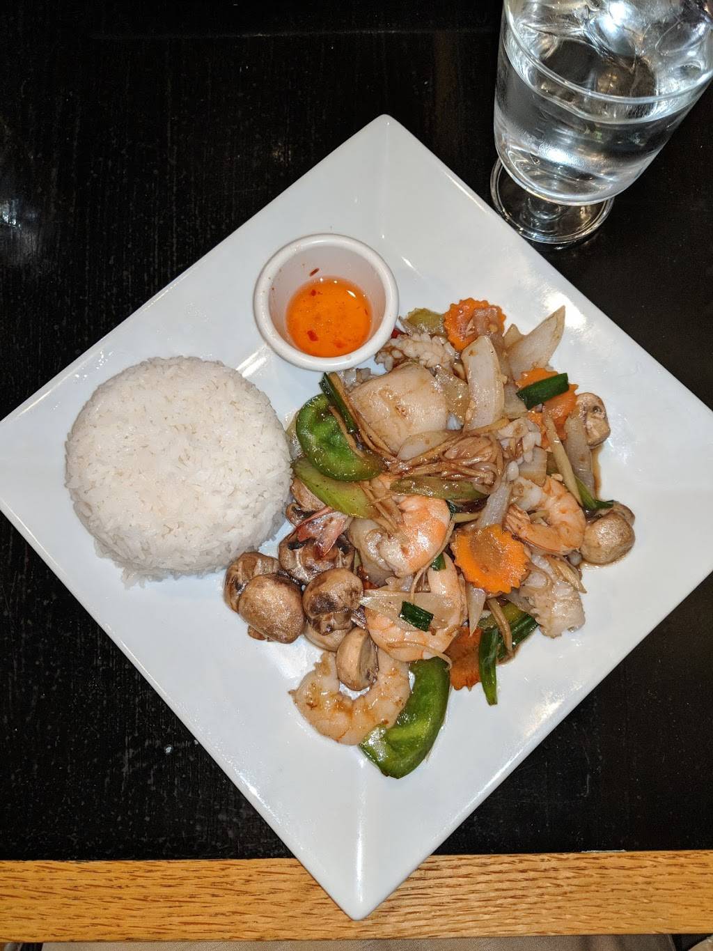 Coco Thai Kitchen | restaurant | 801 Thompsonville Rd, Suffield, CT 06078, USA | 8607587557 OR +1 860-758-7557