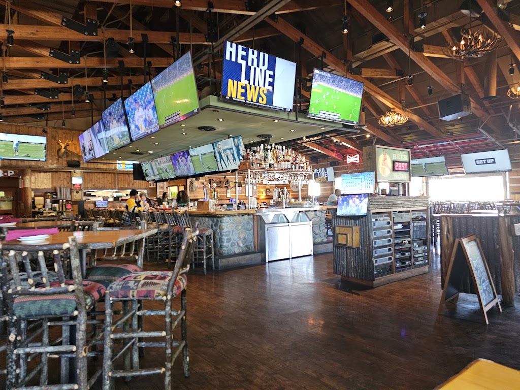 Twin Peaks | restaurant | 8889 Gateway Blvd W, El Paso, TX 79925, USA | 9153078396 OR +1 915-307-8396