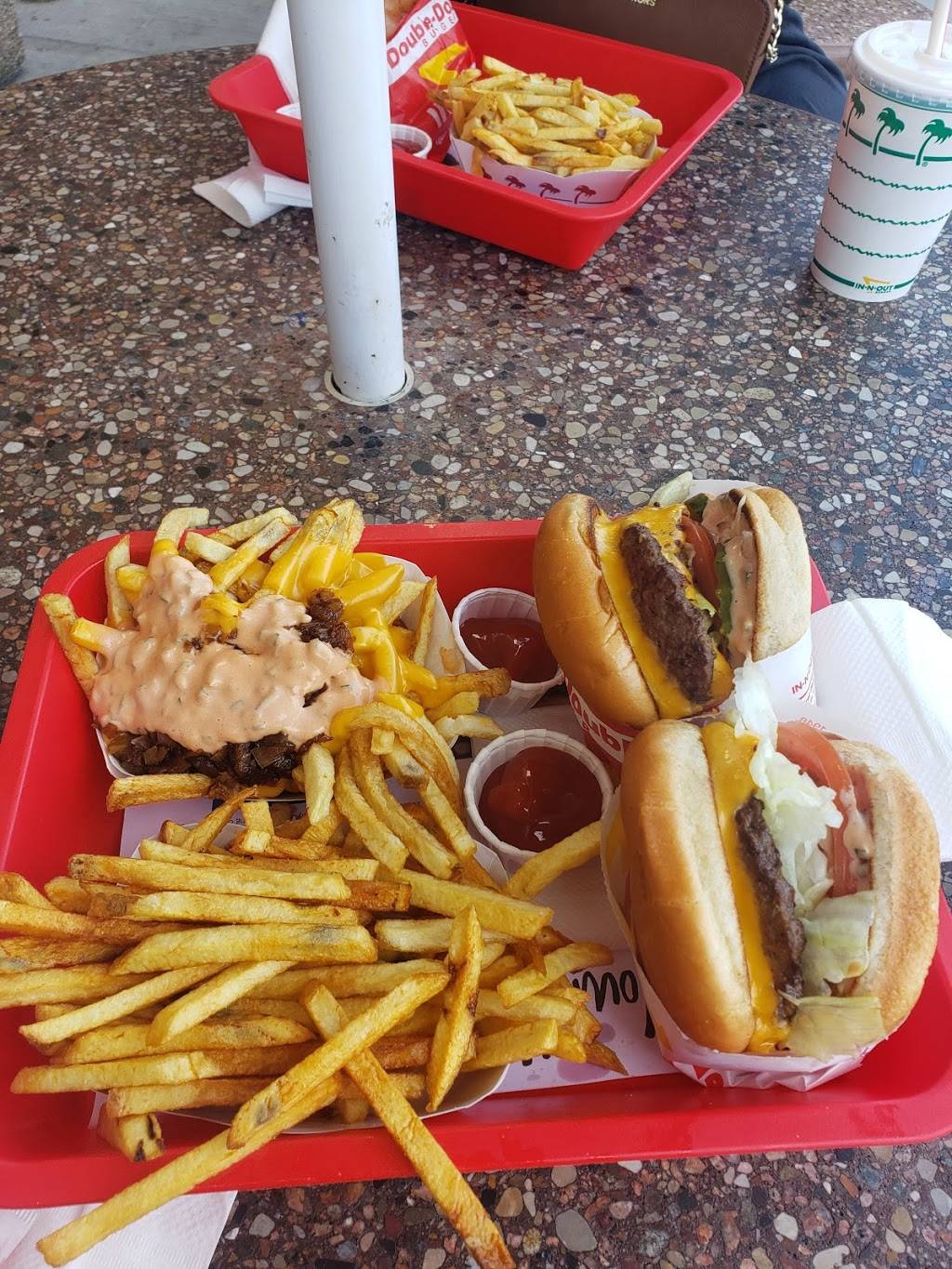 In-N-Out Burger | restaurant | 39697 Avenida Acacias, Murrieta, CA 92563, USA | 8007861000 OR +1 800-786-1000