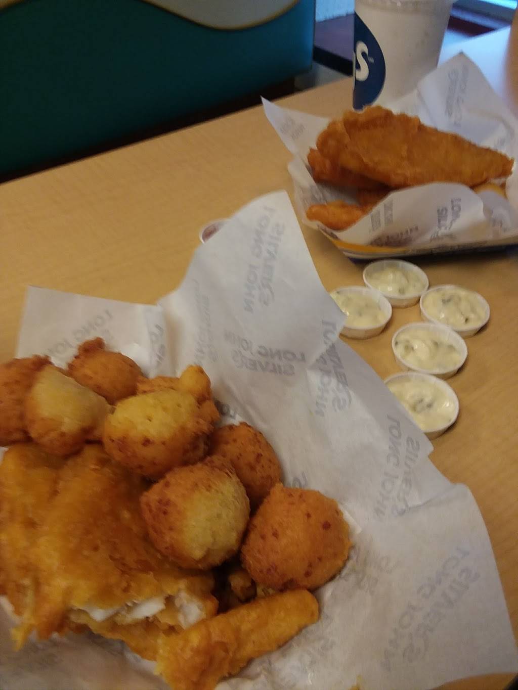 Long John Silvers | restaurant | 924 W Pike St, Goshen, IN 46526, USA | 5745336466 OR +1 574-533-6466