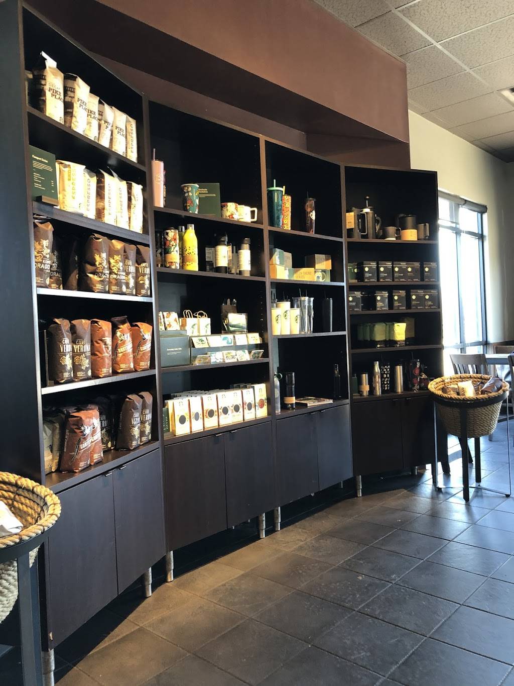 Starbucks | cafe | 1370 Ten Rod Rd, North Kingstown, RI 02852, USA | 4012955236 OR +1 401-295-5236