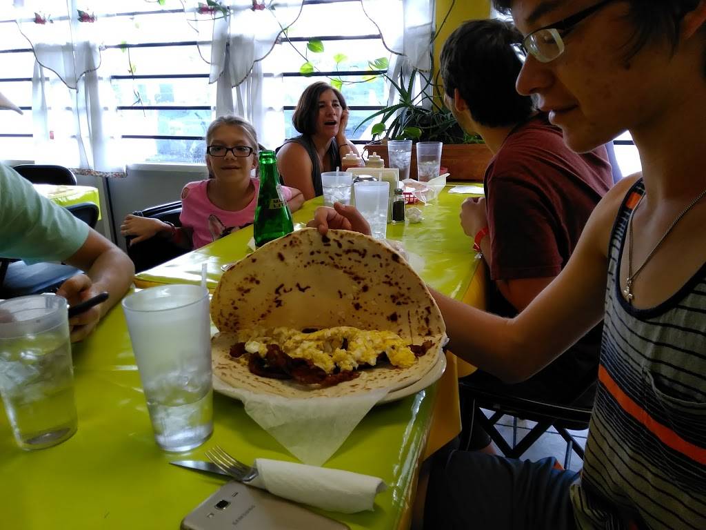 Millys Mexican Restaurant | restaurant | 1836B Spur St, New Braunfels, TX 78130, USA | 2108108978 OR +1 210-810-8978