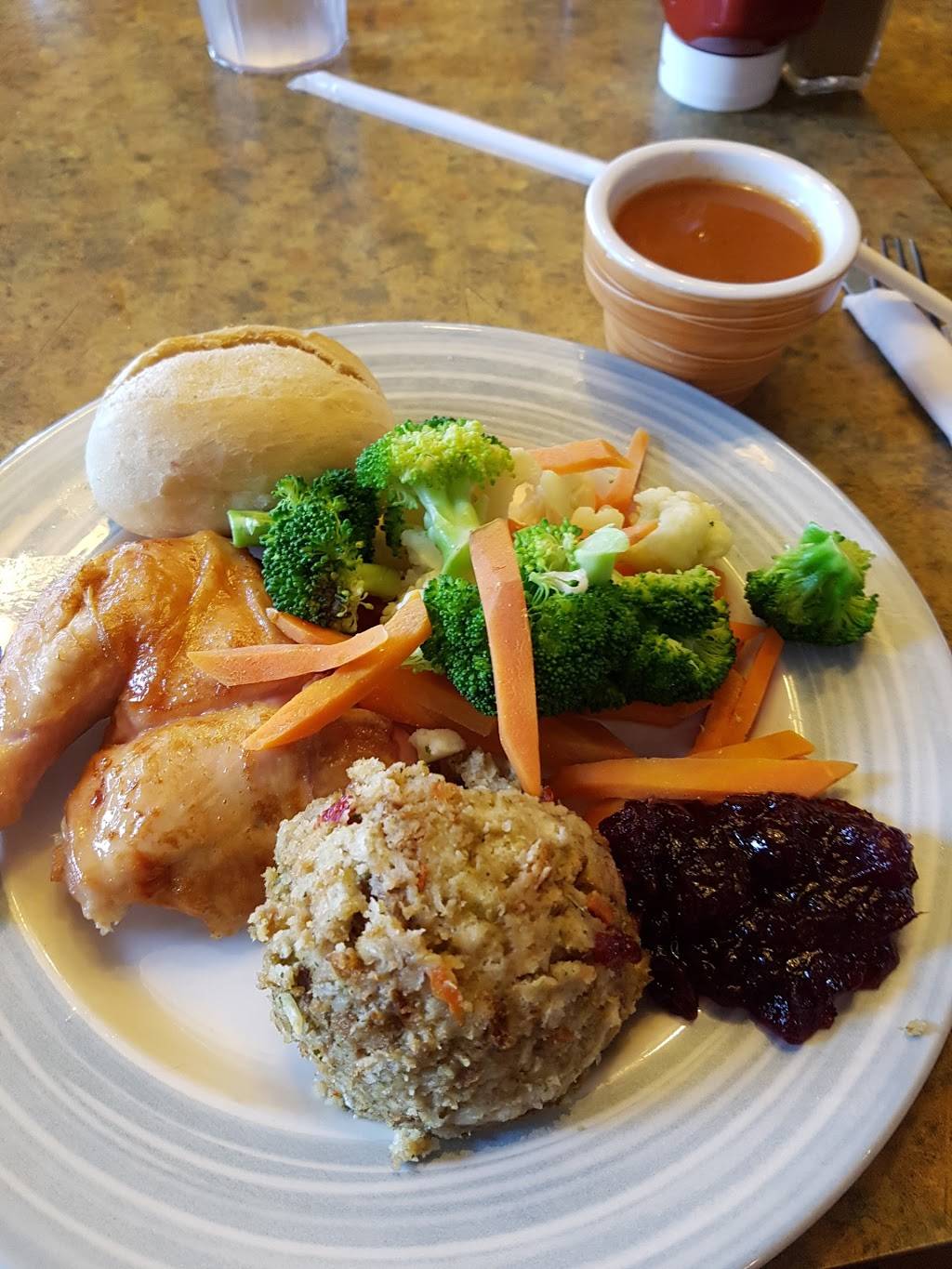 Swiss Chalet | restaurant | 5980 McLaughlin Rd, Mississauga, ON L5R 3X9, Canada | 9055070838 OR +1 905-507-0838