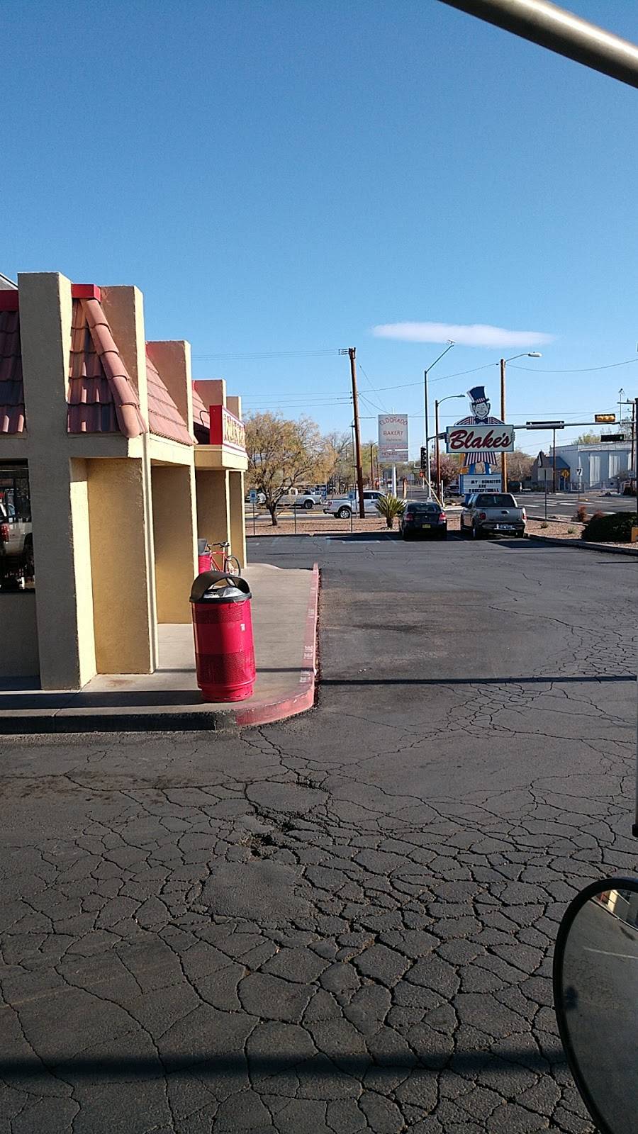 Blakes Lotaburger | restaurant | 3201 Isleta Blvd SW, Albuquerque, NM 87105, USA | 5058771091 OR +1 505-877-1091