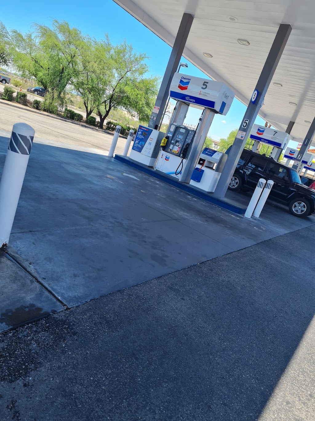 Chevron / Twisted Indian | restaurant | 1999 E Ajo Way Suite #1, Tucson, AZ 85713, USA | 5206649901 OR +1 520-664-9901