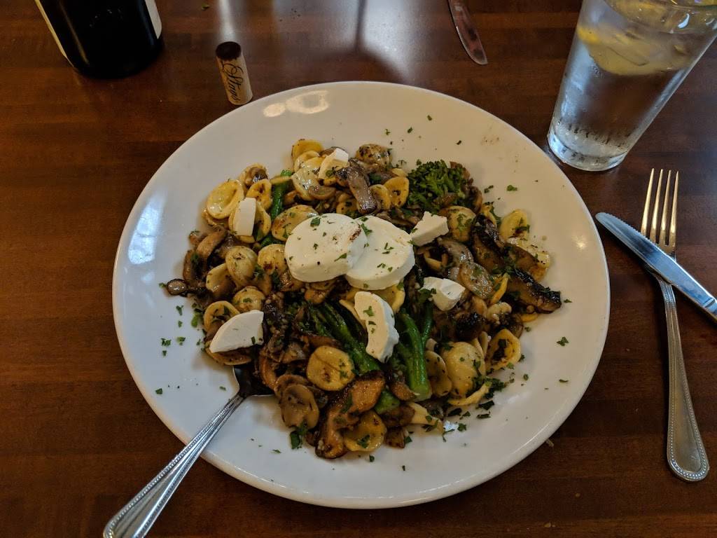 Bistro 101 | restaurant | 101 E Main St # 150 #150, Mt Horeb, WI 53572, USA | 6084379463 OR +1 608-437-9463