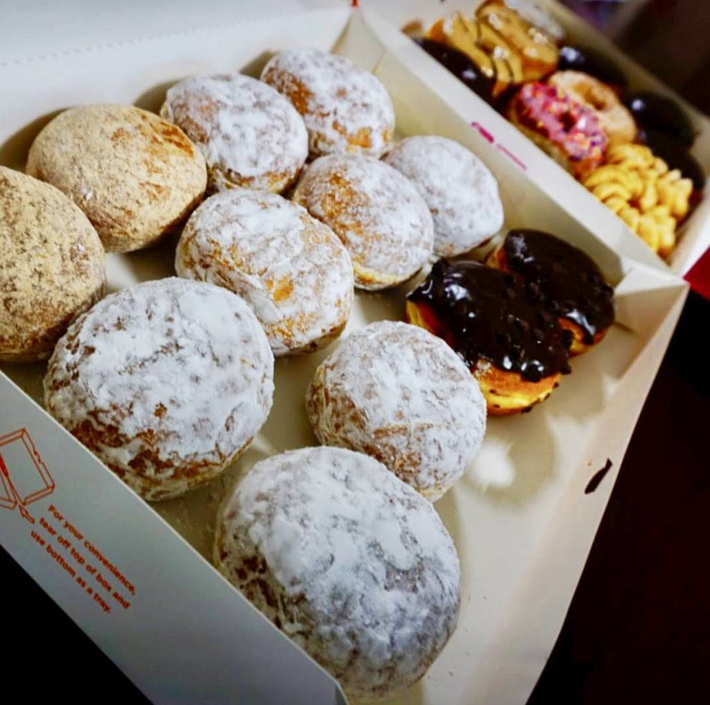 Dunkin Donuts | cafe | 9781 W Higgins Rd, Rosemont, IL 60018, USA | 8473189314 OR +1 847-318-9314