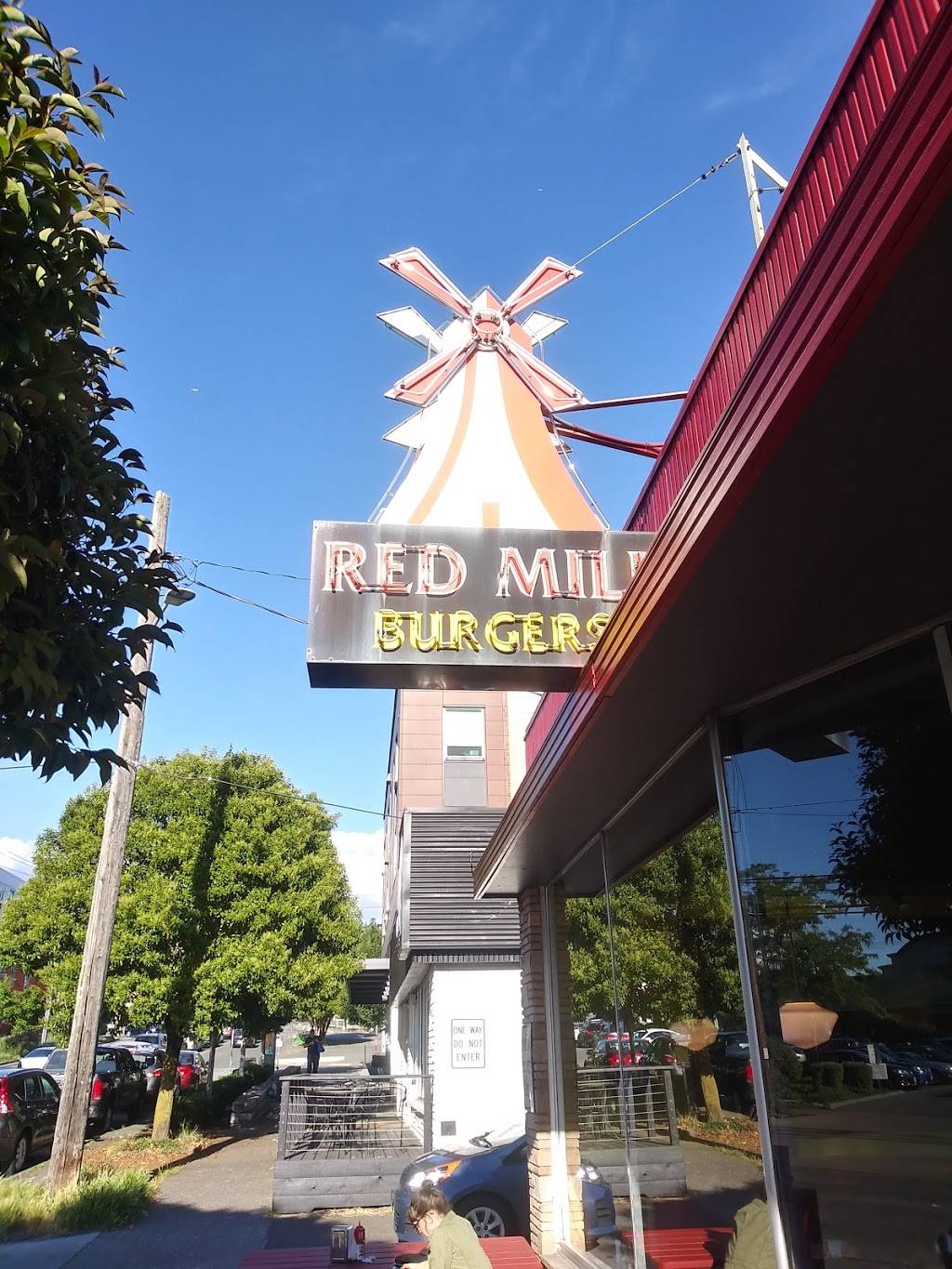 Red Mill Burgers | restaurant | 1613 W Dravus St, Seattle, WA 98119, USA | 2062846363 OR +1 206-284-6363