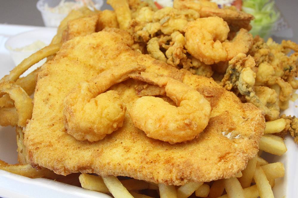 Dinas Roast Beef & Seafood | restaurant | 135 Canal St, Salem, MA 01970, USA | 9787441229 OR +1 978-744-1229