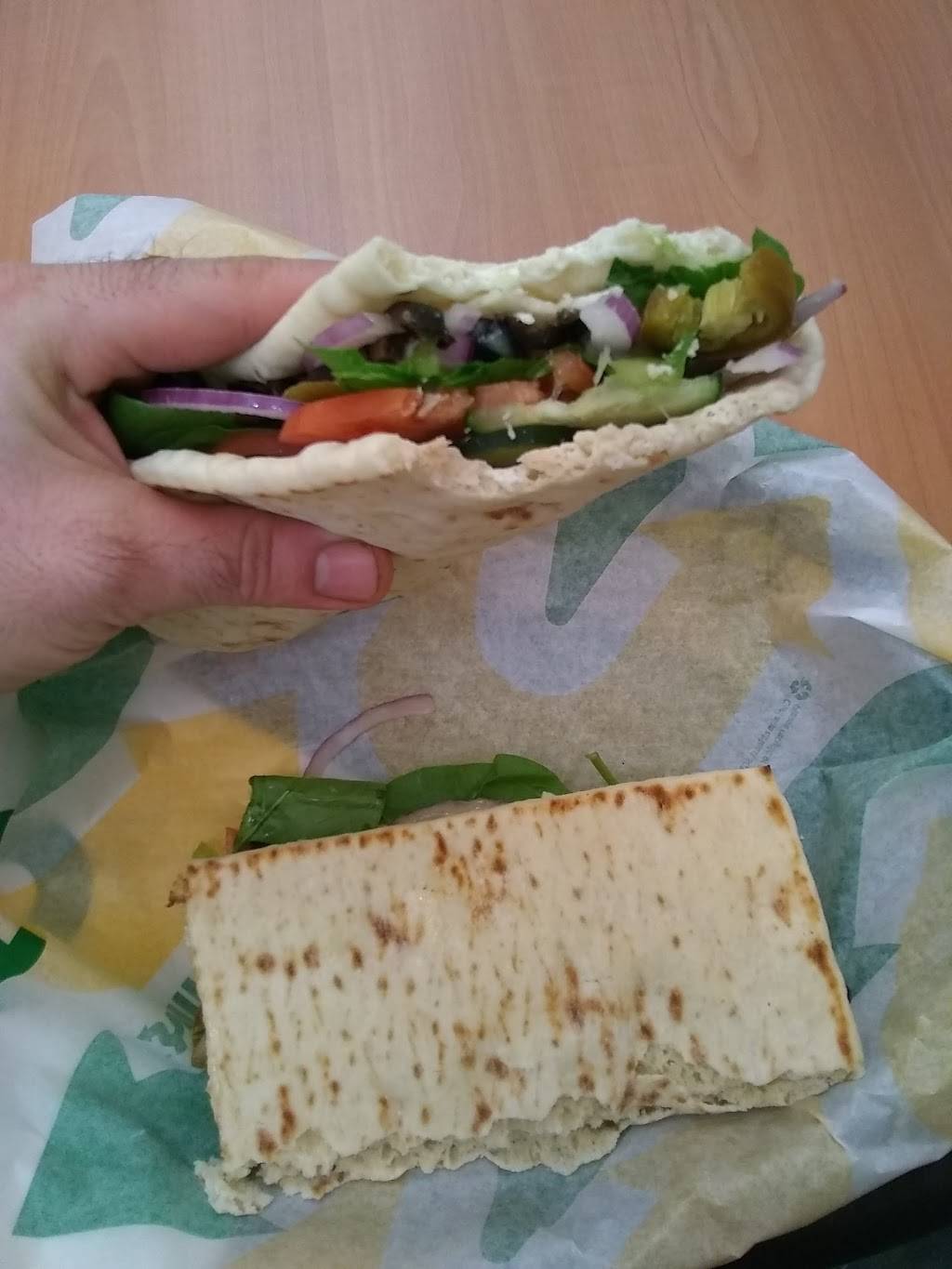 Subway | meal takeaway | 9377 NE Cascades Pkwy, Portland, OR 97220, USA | 5035484889 OR +1 503-548-4889