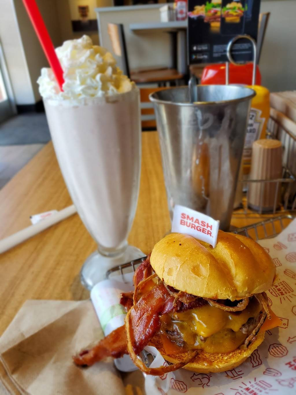 Smashburger | restaurant | 13700 E Colfax Ave suite j, Aurora, CO 80011, USA | 7205054605 OR +1 720-505-4605