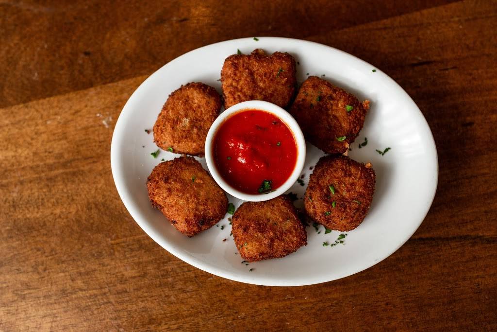 Pietros Italian | meal takeaway | 1714 Walnut St, Philadelphia, PA 19103, USA | 2157358090 OR +1 215-735-8090