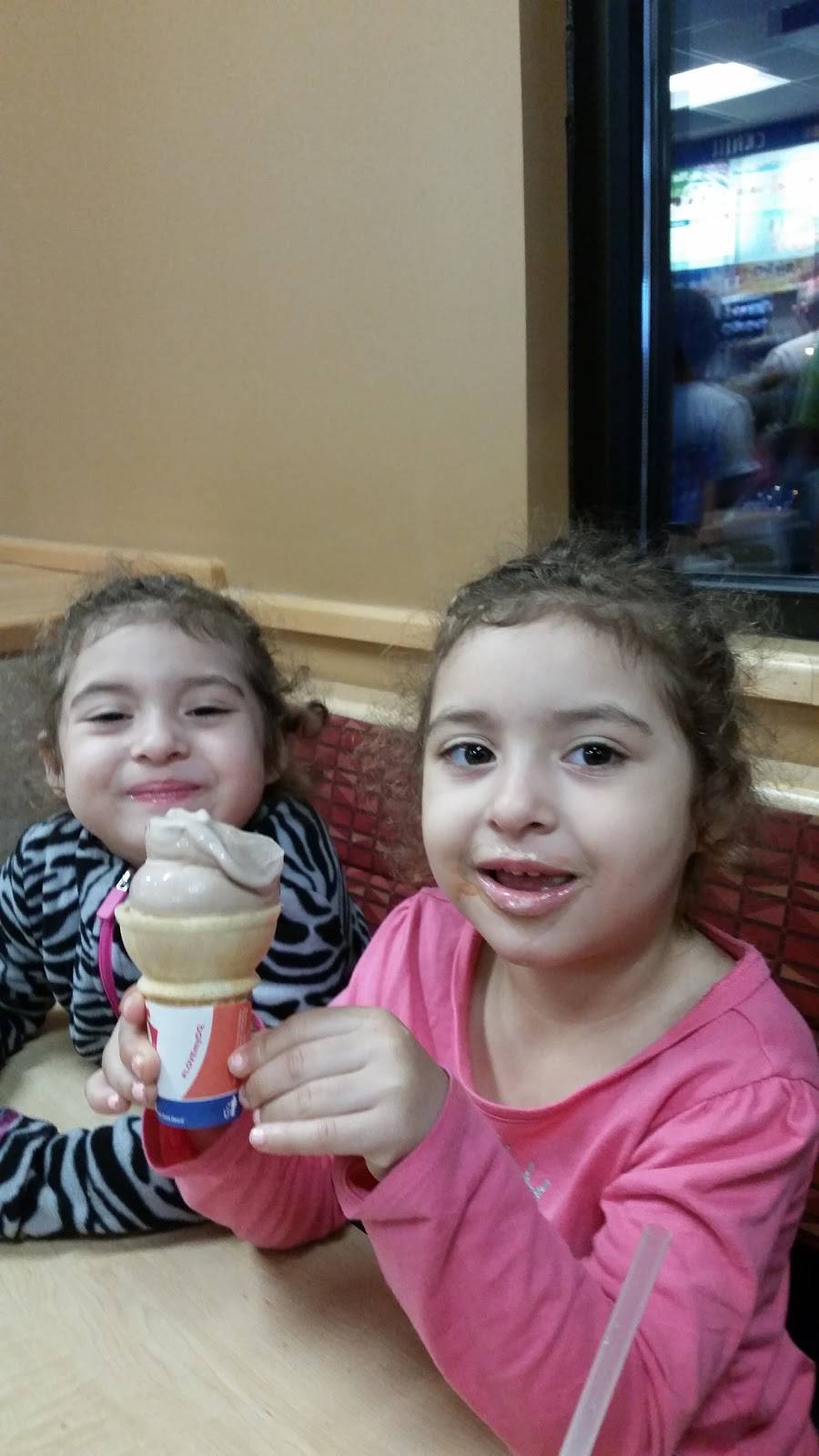 Dairy Queen Grill & Chill | restaurant | 912 S Washington St, Du Quoin, IL 62832, USA | 6185423112 OR +1 618-542-3112